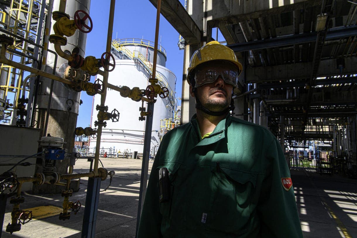 A Mol erős teljesítménye ellenáll a nemzetközi kihívásoknak