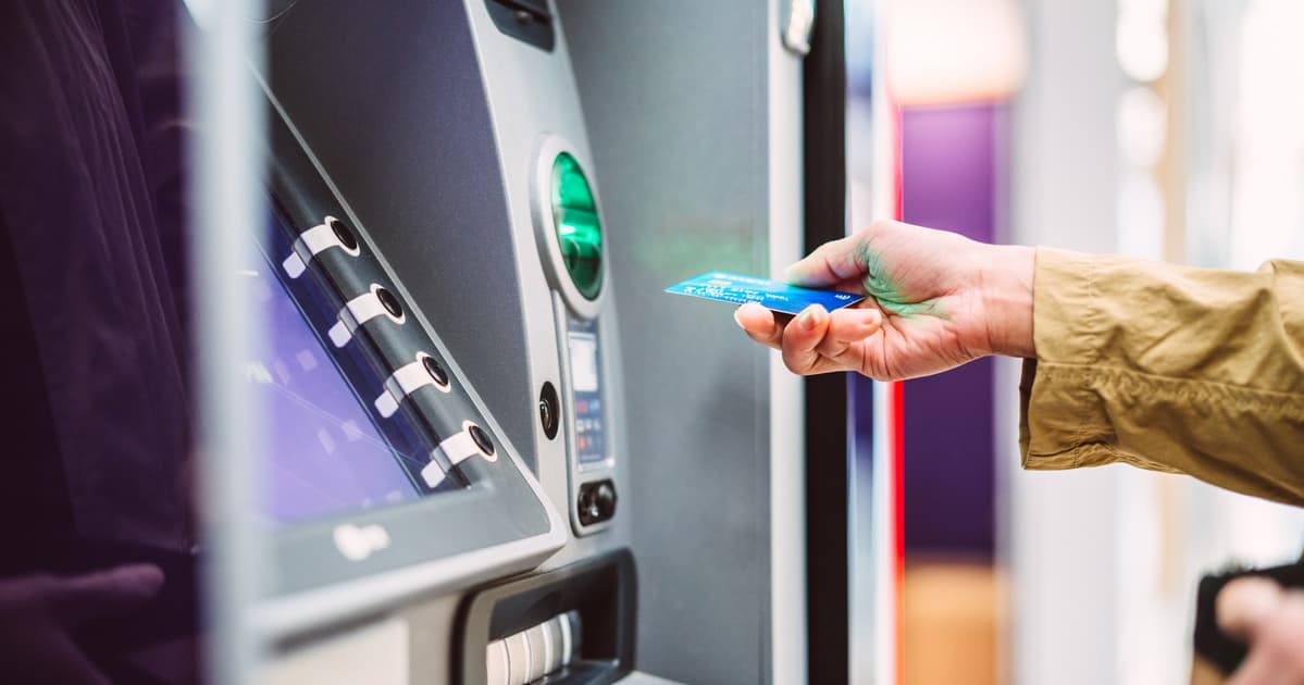 Kormány duplázza az ingyenes készpénzfelvételi limitet