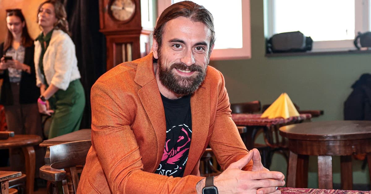 Magyar színész átalakulása: Kádár L. Gellért levágta szakállát