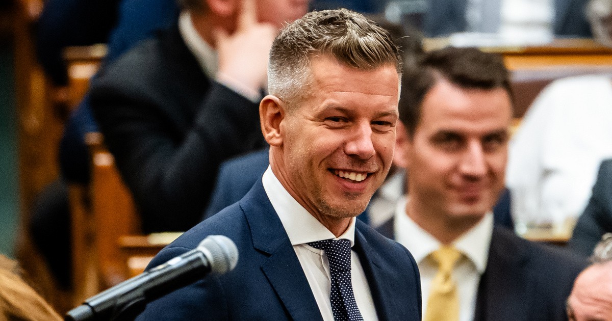 Fiala János: Magyar Pétert még nem szorongatták meg igazán – hiányzik a belső kritika a Tisza Pártból