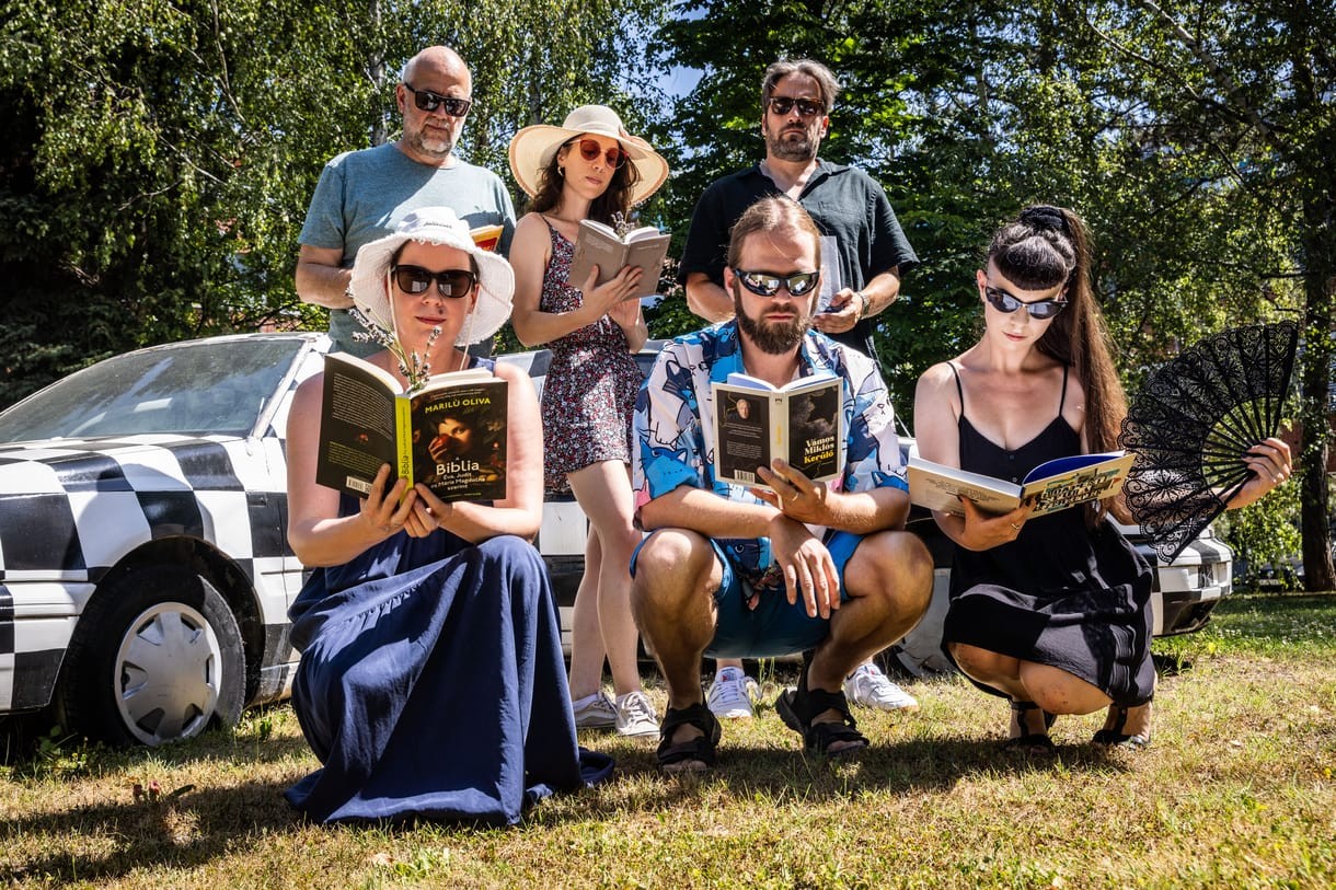 Könyvajánló: Vámos, Hrabal és a Farokrácia – Nyári olvasmányok a nemzeti léleknek