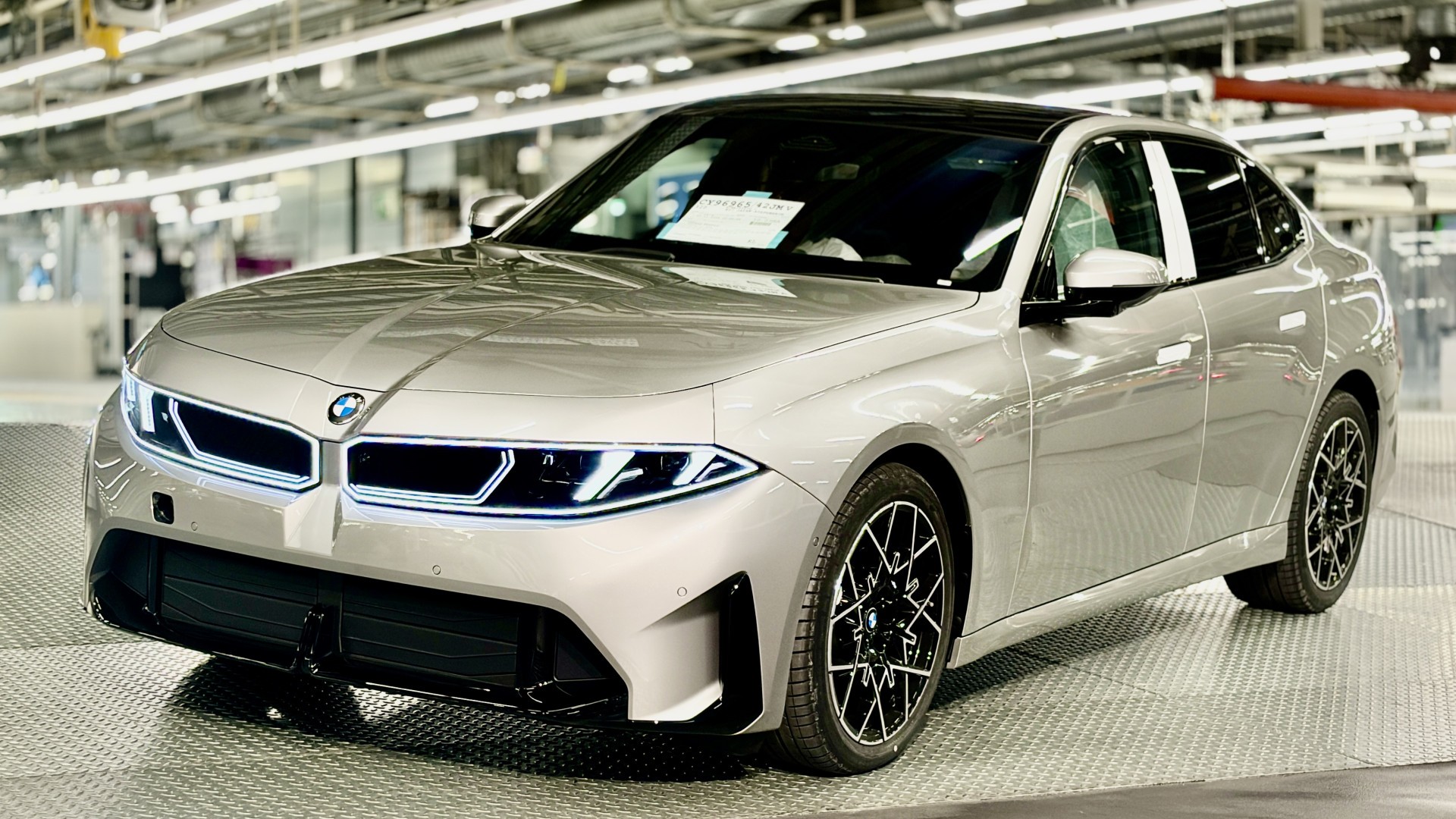 A BMW 3-as visszatér: a szedán nem halt meg, csak új ruhát kapott