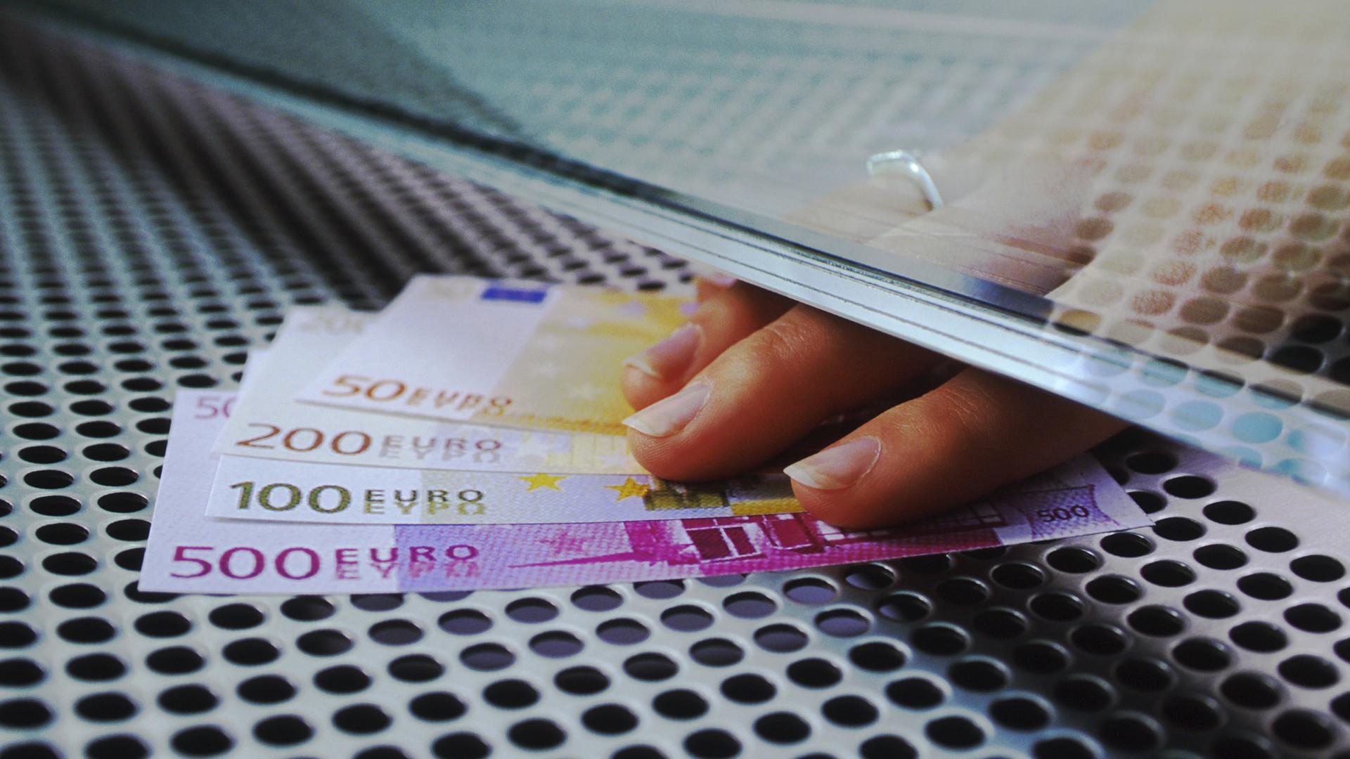 Devizás befektetés: hogyan védd a vagyonod erős forint mellett?