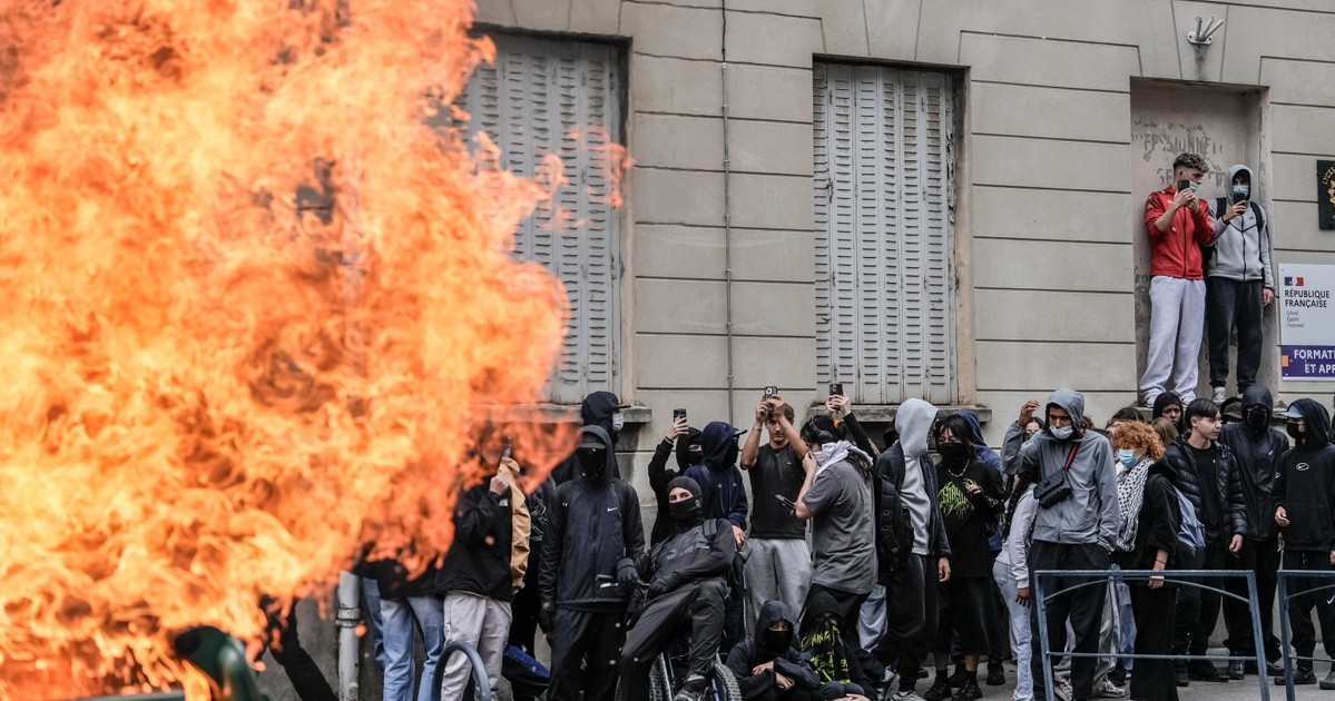 Franciaország lángokban: polgárháborús hangulat, 5000 őrizetbe vett diák