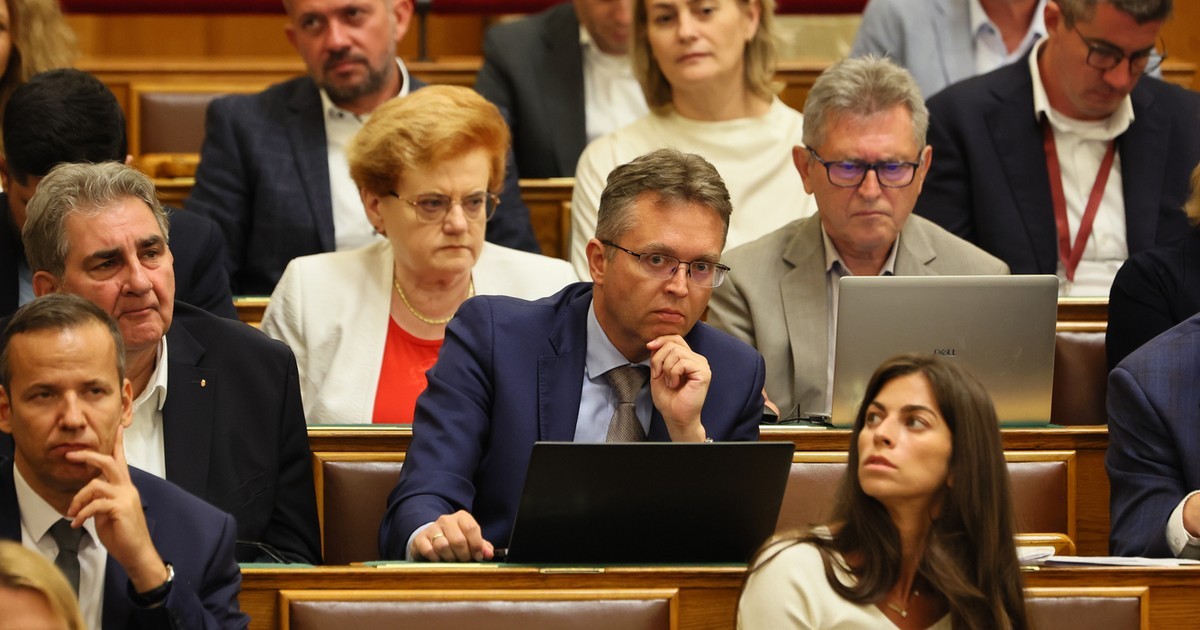 Hankó Balázs a Parlamentből üzent, majd maga ment az ügyészségre